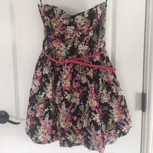 Strapless mini dress with tulle petticoat